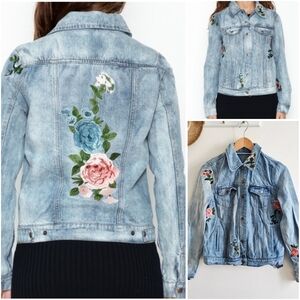 🌸 Olivaceous Floral Embroidered Denim Jean Jacket Light Wash Boho Chic Size S/M